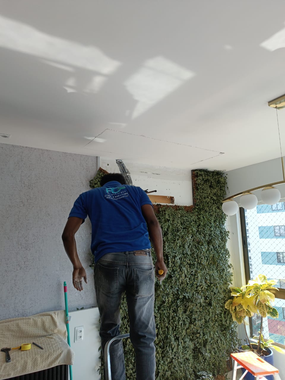 Membro da equipe trabalhando